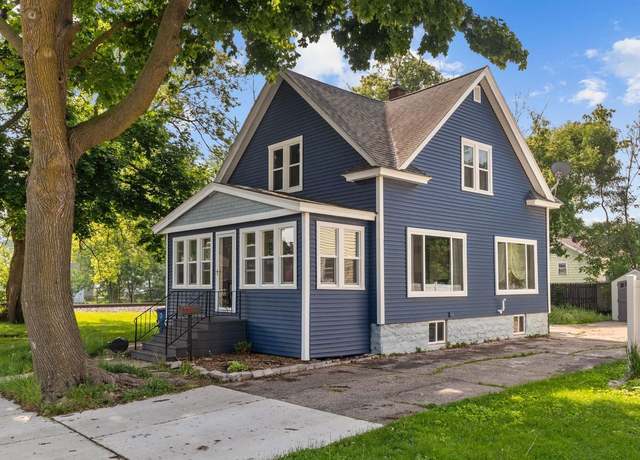 Property at 417 E Lincoln Ave, Oshkosh, WI 54901, 3 beds, 1 bath