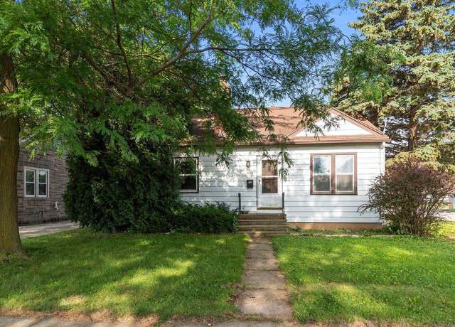 Property at 852 Manitowoc St, Menasha, WI 54952, 2 beds, 1 bath