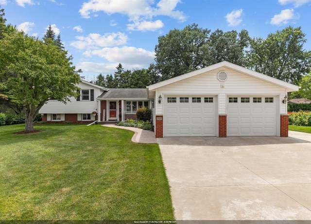 Property at 1525 E John St, Appleton, WI 54915, 3 beds, 1.5 baths