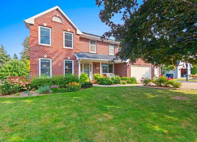 Property at 2835 E Pennwood Cir, Green Bay, WI 54301, 4 beds, 3.5 baths