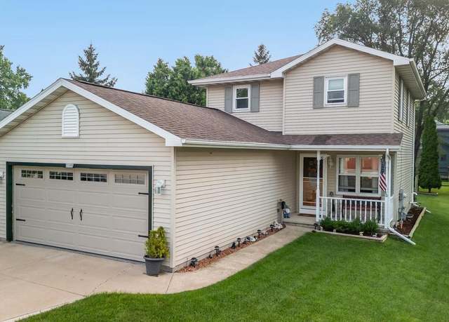 Property at 2109 Harrison St, Oshkosh, WI 54901, 3 beds, 1.5 baths