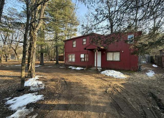Property at 413 W Washington Ave, Redgranite, WI 54937, 3 beds, 2.5 baths