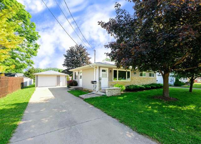 Property at 1516 Pierce Ave, Oshkosh, WI 54902, 3 beds, 1.5 baths