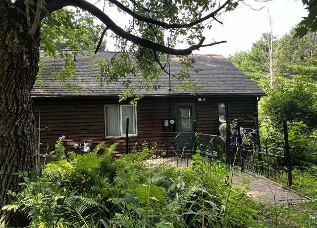 Property at N2769 Taylor Ct, Waupaca, WI 54981, 2 beds, 1 bath