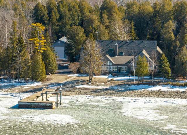 Property at 8324 Wood Lane Rd, Sturgeon Bay, WI 54235, 3 beds, 2.5 baths