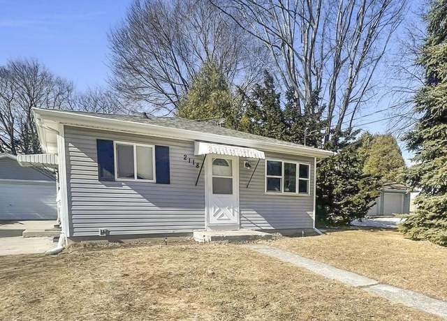 Property at 2118 S 15th St, Manitowoc, WI 54220, 3 beds, 1 bath