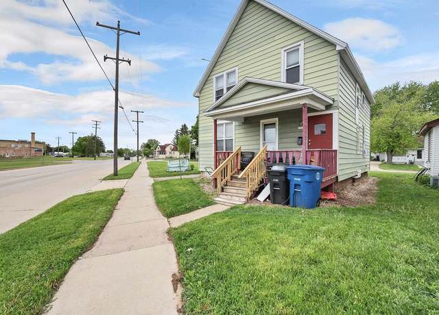Property at 1515 Harrison St, Oshkosh, WI 54901, 3 beds, 2 baths