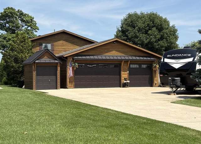 Property at 7084 Krohn Rd, Winneconne, WI 54986, 4 beds, 3 baths