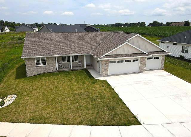 Property at 1006 Mendota Dr, Green Bay, WI 54311, 3 beds, 2 baths
