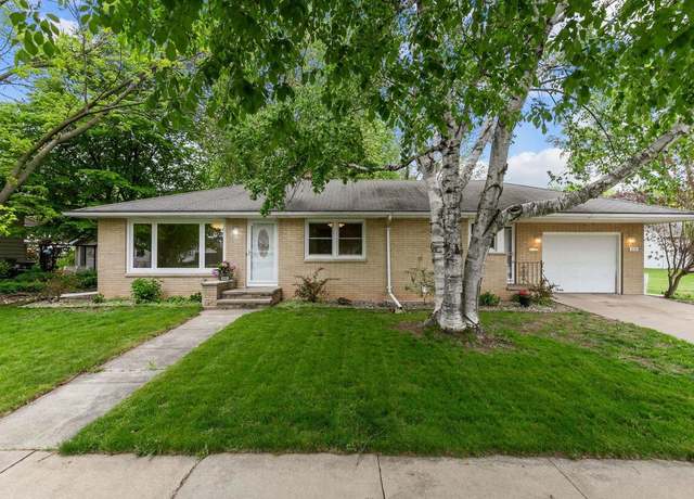 Property at 412 E Lincoln Ave, Little Chute, WI 54140, 3 beds, 2 baths