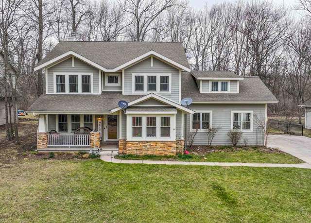 Property at 710 Woodland Cir, Waupaca, WI 54891, 4 beds, 2.5 baths