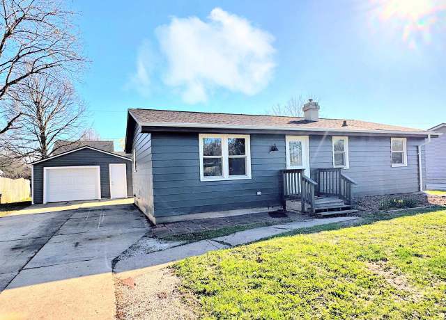 Property at 634 Memory Ave, Allouez, WI 54301, 3 beds, 1 bath
