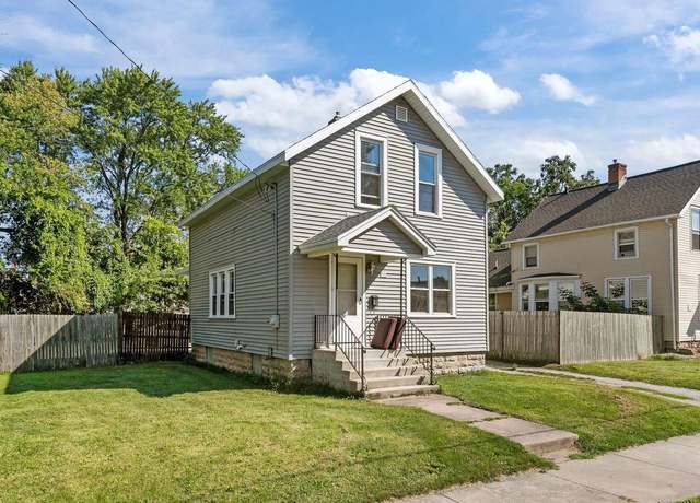 Property at 752 Woodland Ave, Oshkosh, WI 54901, 4 beds, 2 baths