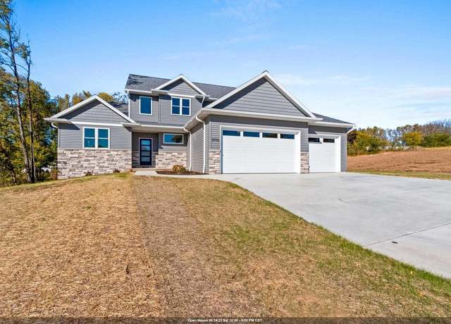 Property at 3096 S Sandstone Ct, Green Bay, WI 54313, 3 beds, 2.5 baths