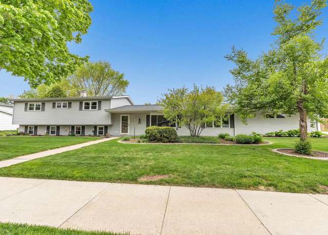 Property at 2044 E Vista Cir, De Pere, WI 54115, 4 beds, 2 baths