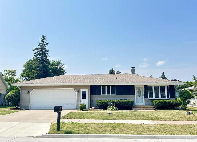 Property at 326 Welhouse Dr, Kimberly, WI 54136, 3 beds, 2 baths