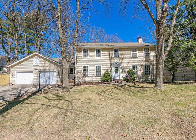 Property at 2743 Canyon Bluff Rd, Green Bay, WI 54301, 4 beds, 3 baths