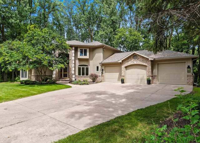 Property at 712 Wilderness Ct, Neenah, WI 54956, 4 beds, 2.5 baths