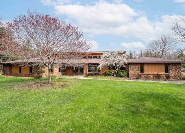 Property at 12 Wagon Wheel Dr, Appleton, WI 54913, 3 beds, 2.5 baths