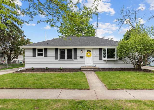 Property at 1113 W Roberts Ave, Appleton, WI 54914, 3 beds, 1.5 baths