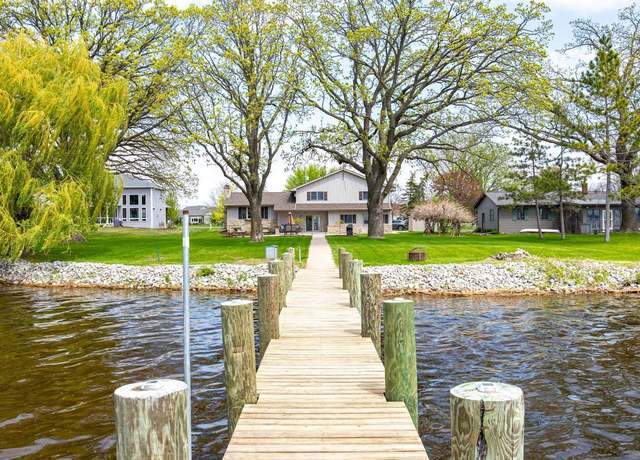 Property at 2525 Edgewood Ln, Oshkosh, WI 54904, 4 beds, 2 baths