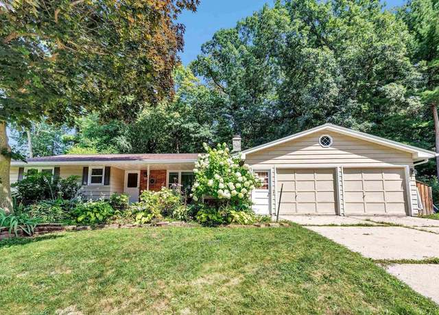 Property at 1014 Laverne Dr, Green Bay, WI 54311, 3 beds, 2 baths