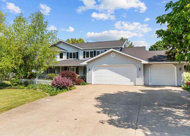 Property at 146 Old Orchard Ln, Neenah, WI 54956, 4 beds, 3.5 baths