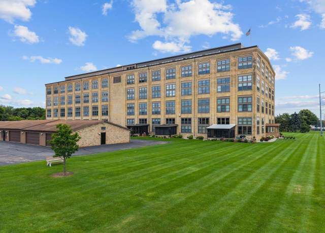Property at 1545 Arboretum Dr #232, Oshkosh, WI 54901, 1 bed, 1.5 baths