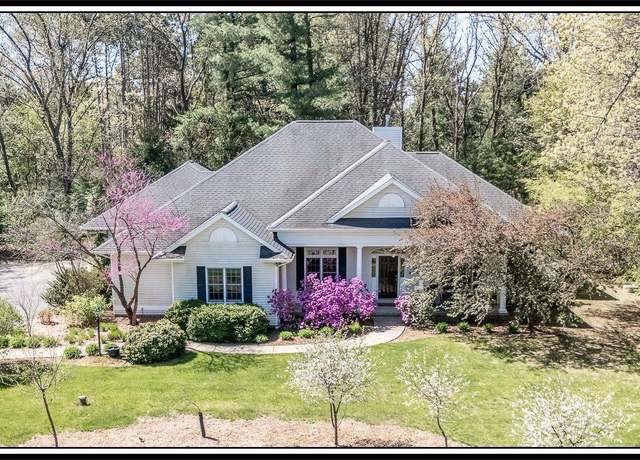 Property at E8771 Oakwood Pass, New London, WI 54961, 4 beds, 4 baths