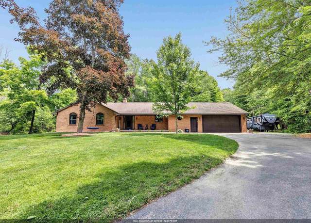 Property at 4070 Matuszak Ct, Green Bay, WI 54313, 3 beds, 2.5 baths