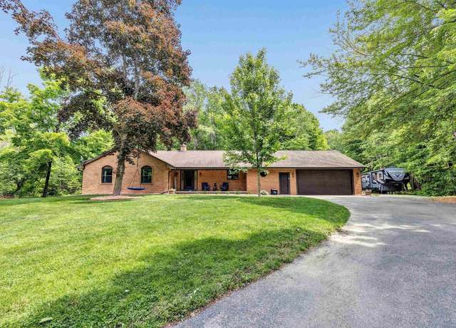 Property at 4070 Matuszak Ct, Green Bay, WI 54313, 3 beds, 2.5 baths