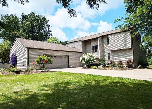 Property at 3072 Ridgeway Dr, Neenah, WI 54956, 4 beds, 3.5 baths