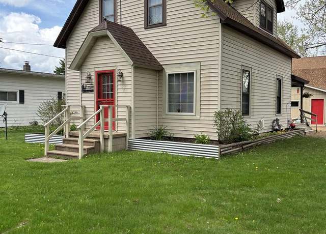 Property at 307 E Washington St, Crandon, WI 54520, 3 beds, 1.5 baths