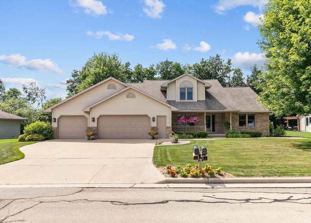 Property at 1509 Meadowbreeze Cir, Neenah, WI 54956, 3 beds, 3 baths