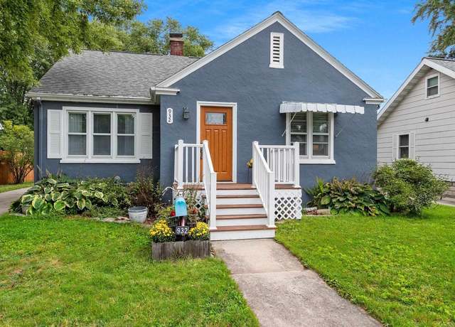 Property at 932 Roscoe St, Green Bay, WI 54304, 2 beds, 1 bath