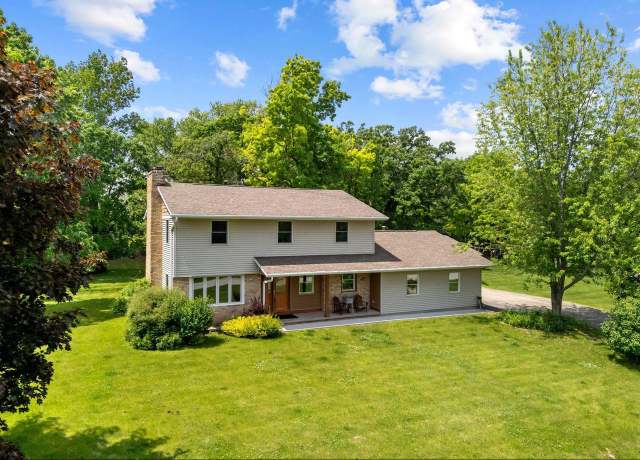Property at 4443 Swallow Banks Ln, Oshkosh, WI 54904, 5 beds, 3 baths