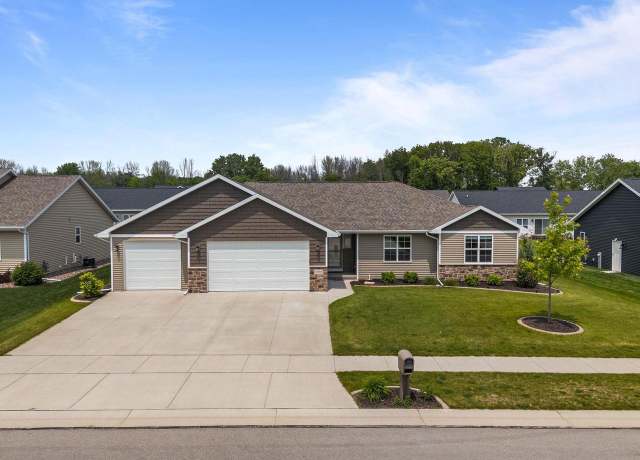 Property at W6008 Zach St, Menasha, WI 54952, 3 beds, 2.5 baths