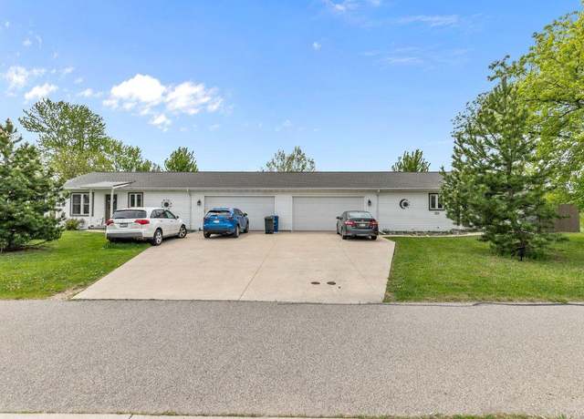 Property at 701 E Shady Ln, Neenah, WI 54956, 4 beds, 4 baths