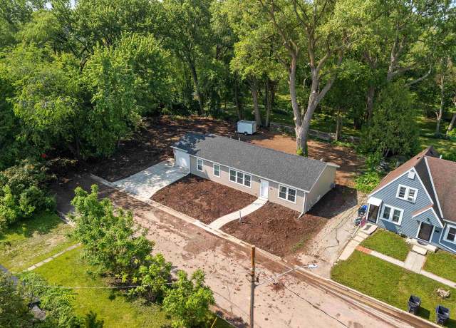 Property at 856 Riverlawn St, Neenah, WI 54956, 3 beds, 2 baths