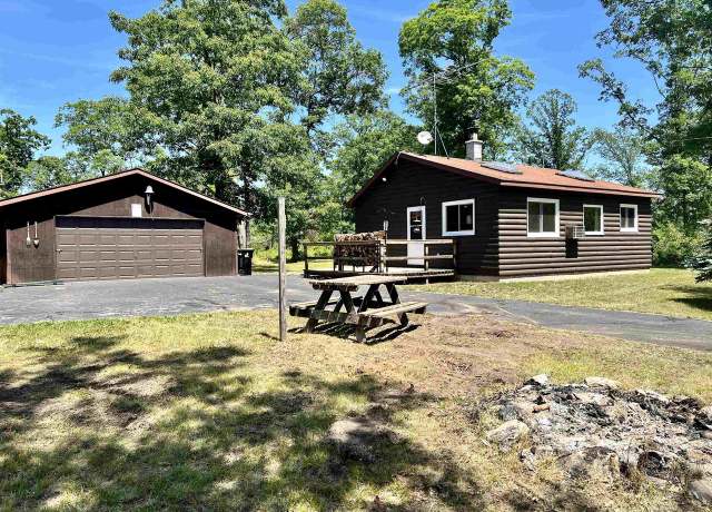 Property at W8040 Quarry Rd, Crivitz, WI 54114, 2 beds, 1 bath