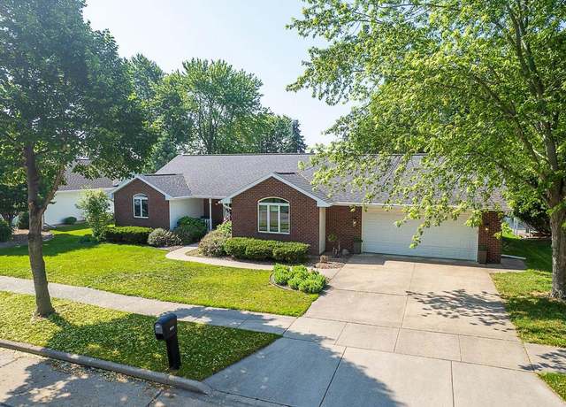 Property at 401 W Winrowe Dr, Appleton, WI 54913, 4 beds, 3 baths