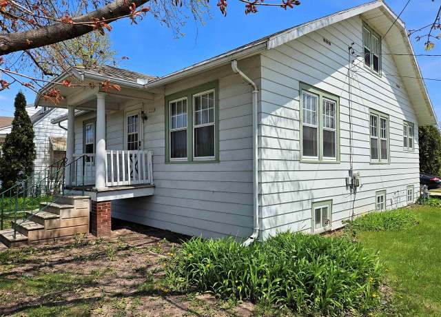 Property at 2228 Oregon St, Oshkosh, WI 54902, 3 beds, 1 bath