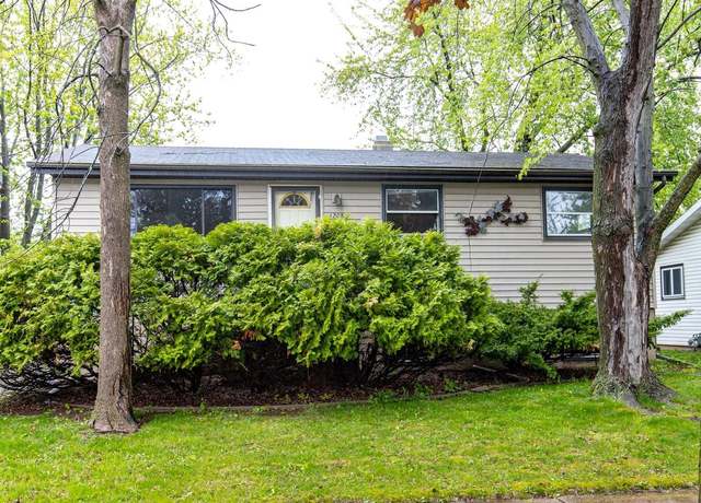 Property at 1208 E Layton Ave, Appleton, WI 54915, 3 beds, 2 baths