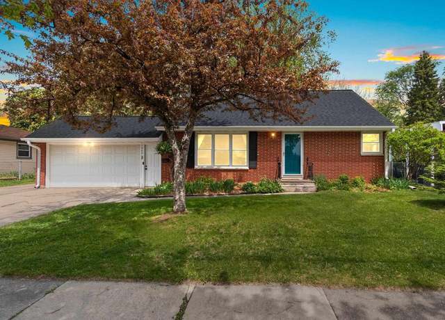 Property at 1400 Russell St, Green Bay, WI 54304, 4 beds, 1.5 baths