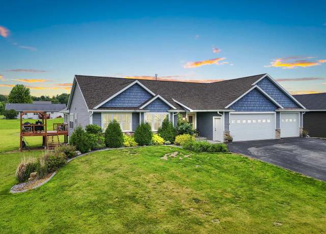 Property at 461 Glenview Way, Little Suamico, WI 54141, 4 beds, 3.5 baths
