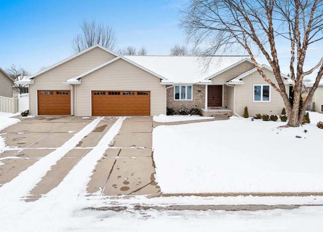 Property at 490 Meadow Wind Dr, Green Bay, WI 54311, 3 beds, 2.5 baths