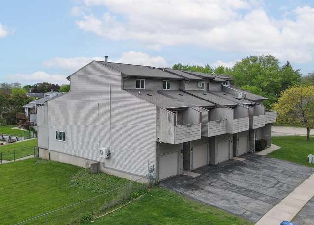 Property at 1017 Greenwood Ct, Oshkosh, WI 54901, 3 beds, 3 baths