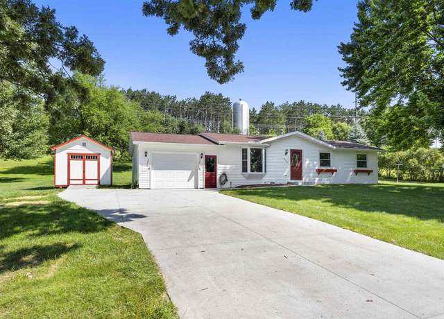 Property at 390 Blaine St, Iola, WI 54945, 3 beds, 1 bath