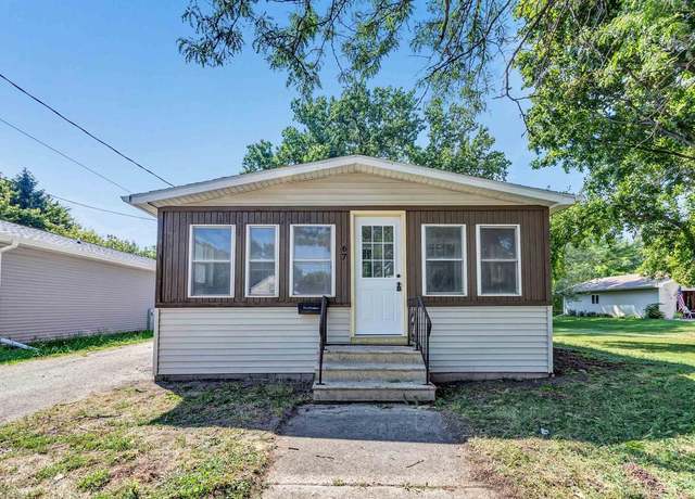 Property at 67 Lawson St, Menasha, WI 54952, 3 beds, 1 bath