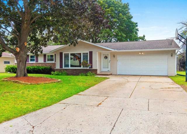 Property at 442 Robert Ln, Green Bay, WI 54311, 3 beds, 2 baths